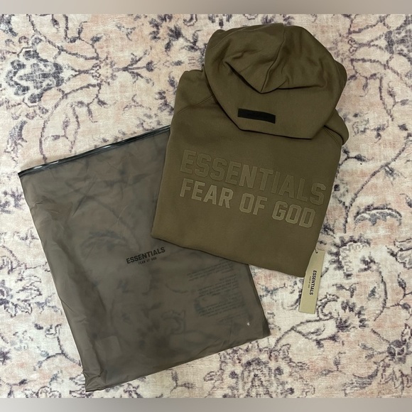 NWT Fear Of God Essentials Hoodie in Wood Size Medium - Picture 6 of 9